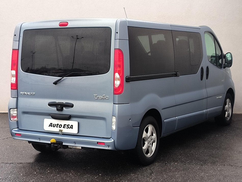 Renault Trafic 2.0dCi Black Edition L2 9míst