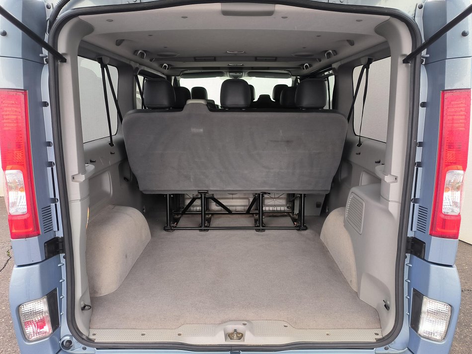 Renault Trafic 2.0dCi Black Edition L2 9míst
