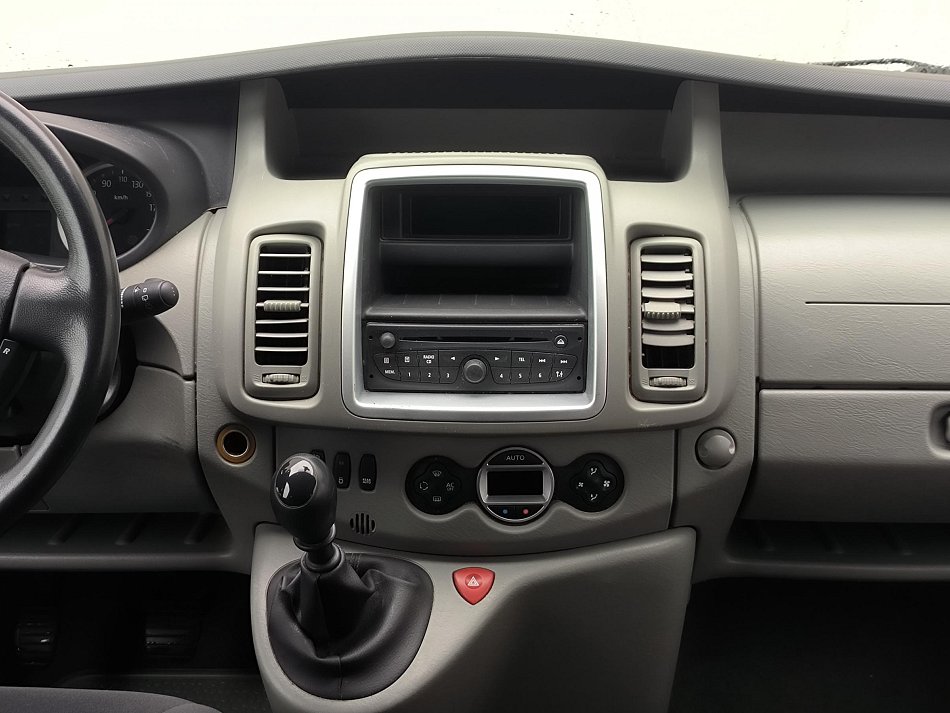 Renault Trafic 2.0dCi Black Edition L2 9míst