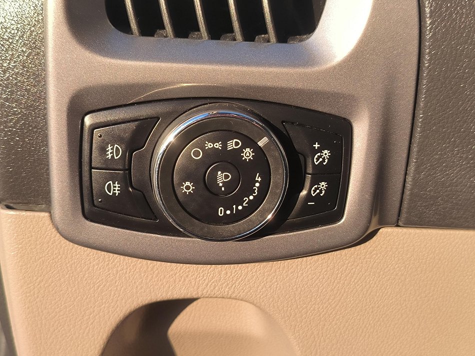 Ford Tourneo Custom 2.2TDCi Trend 8míst