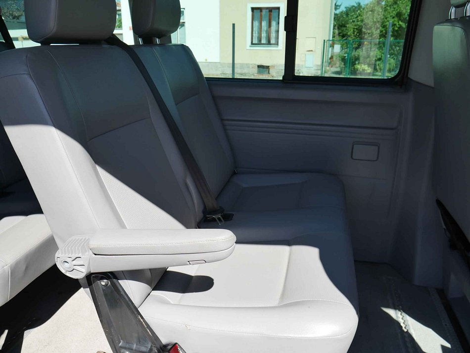 Volkswagen Transporter 2.5TDI  L2 9míst