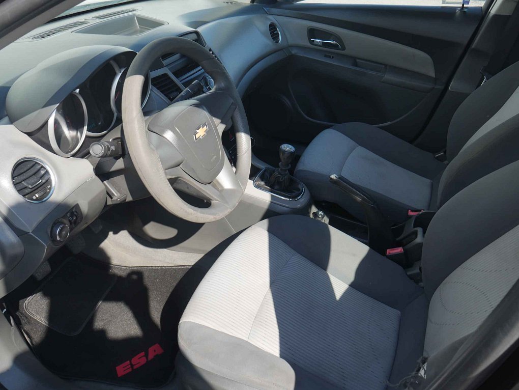 Chevrolet Cruze 1.6i 