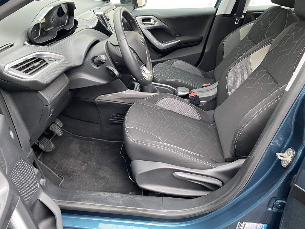 Peugeot 2008 1.2 i 