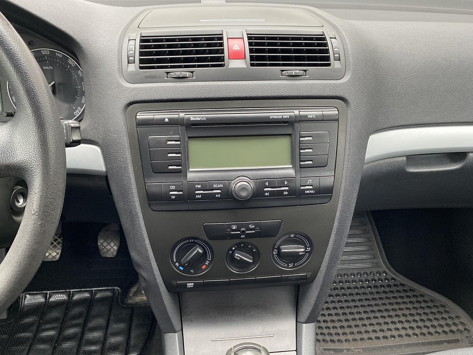 Škoda Octavia II 1.6 MPi Ambiente