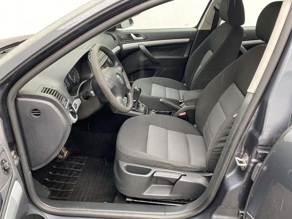 Škoda Octavia II 1.6 MPi Ambiente