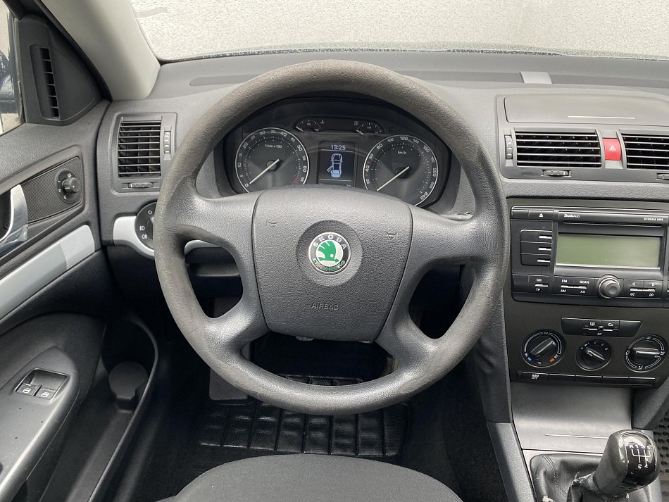 Škoda Octavia II 1.6 MPi Ambiente