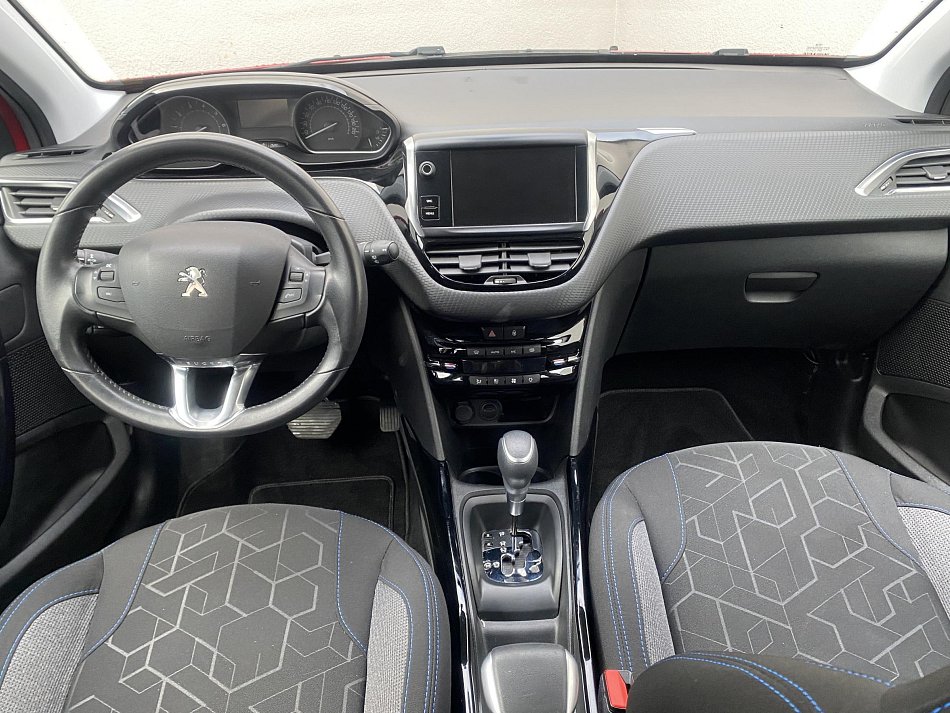 Peugeot 2008 1.2 PT Signature