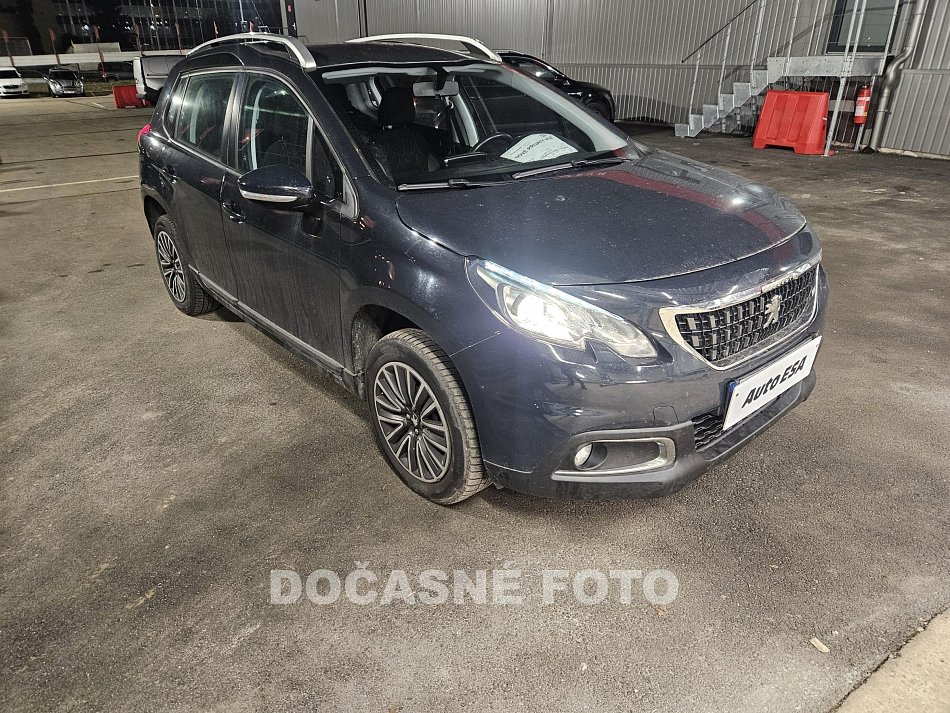 Peugeot 2008 1.2i 