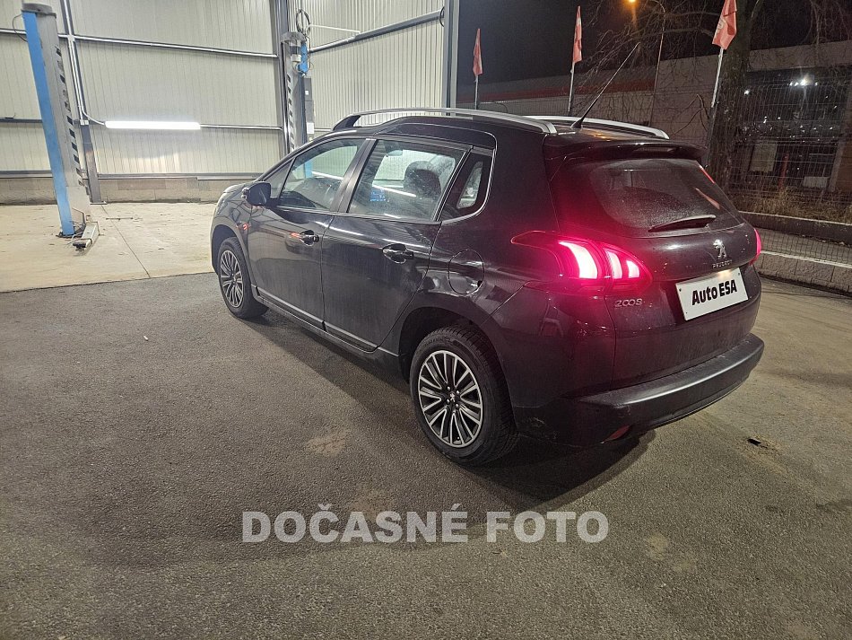 Peugeot 2008 1.2i 