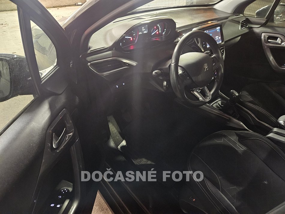 Peugeot 2008 1.2i 