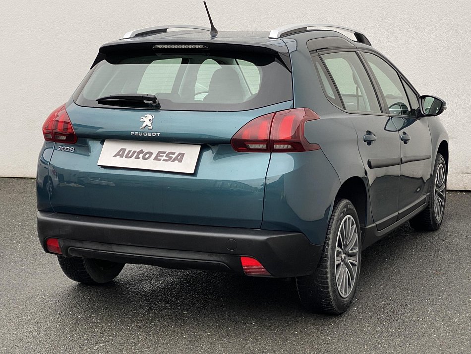 Peugeot 2008 1.2 i 