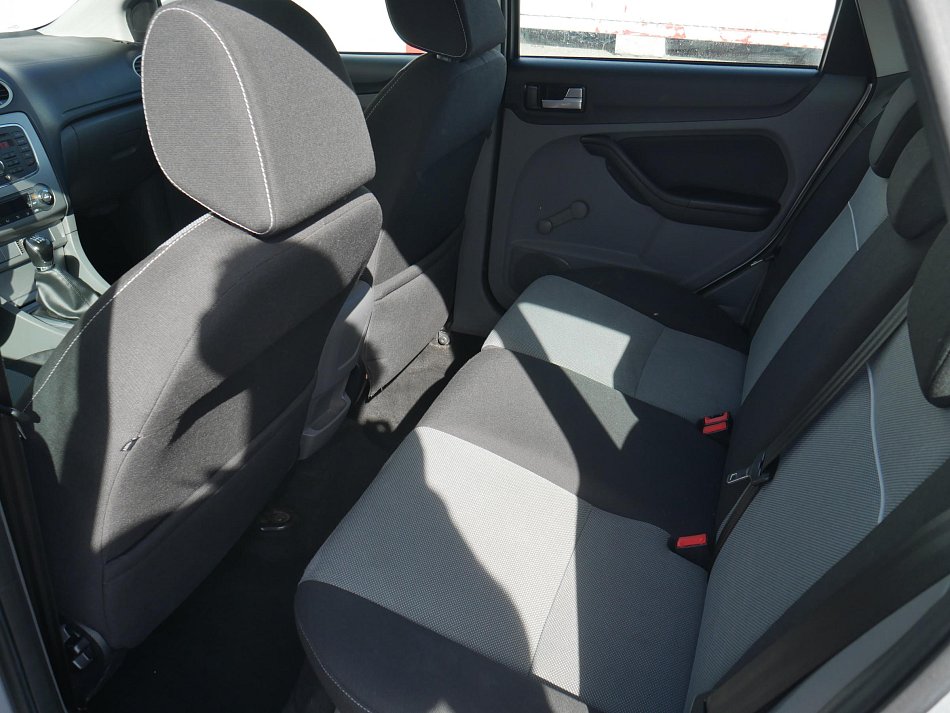 Ford Focus 1.6i 