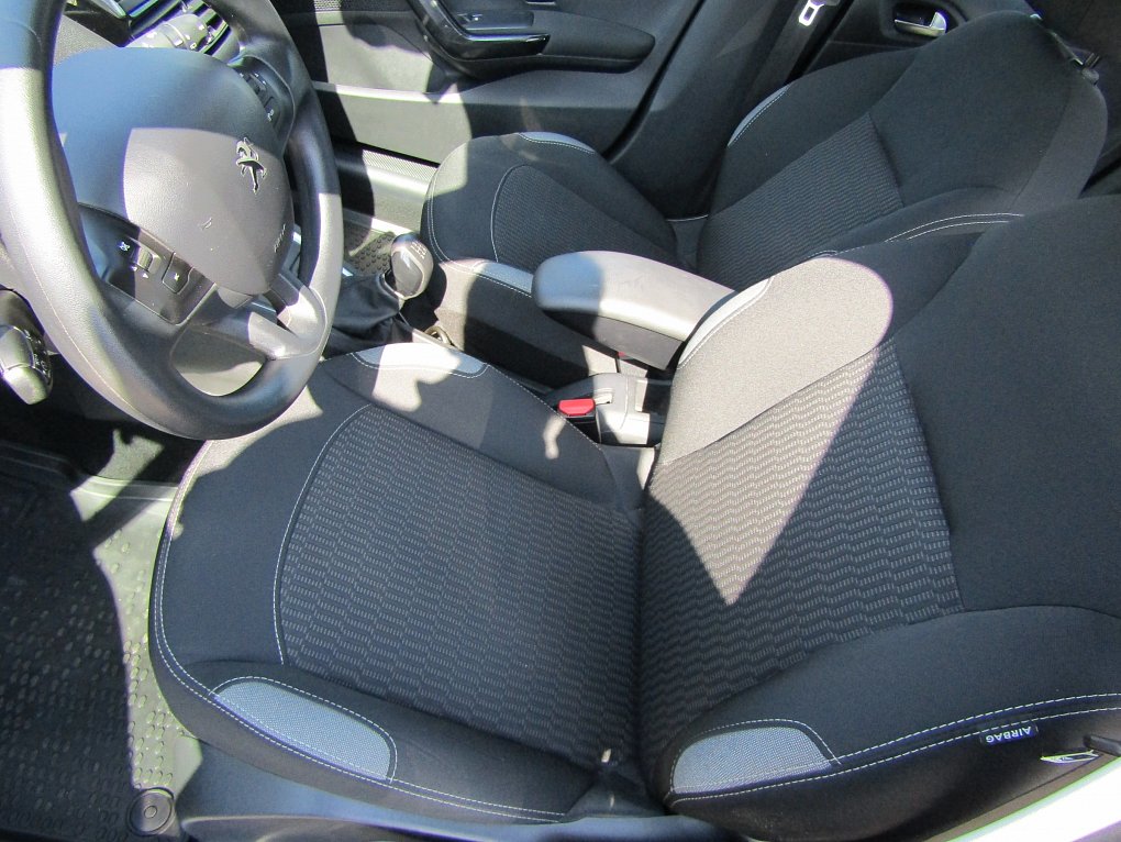 Peugeot 208 1.6 HDi 