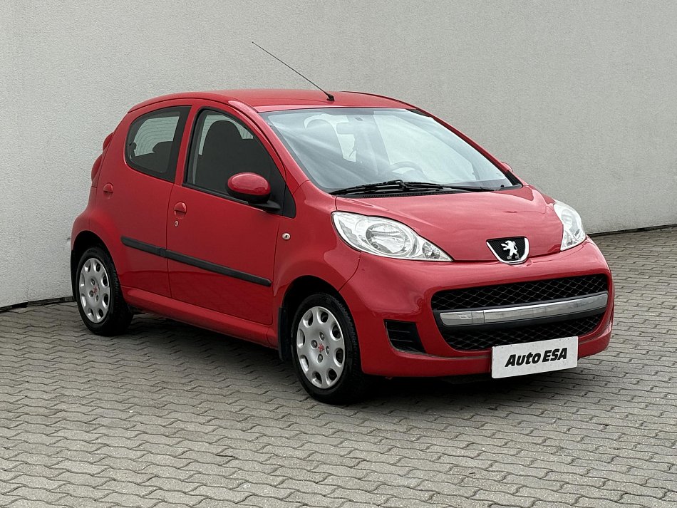 Peugeot 107 1.0 i 