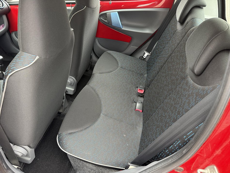 Peugeot 107 1.0 i 