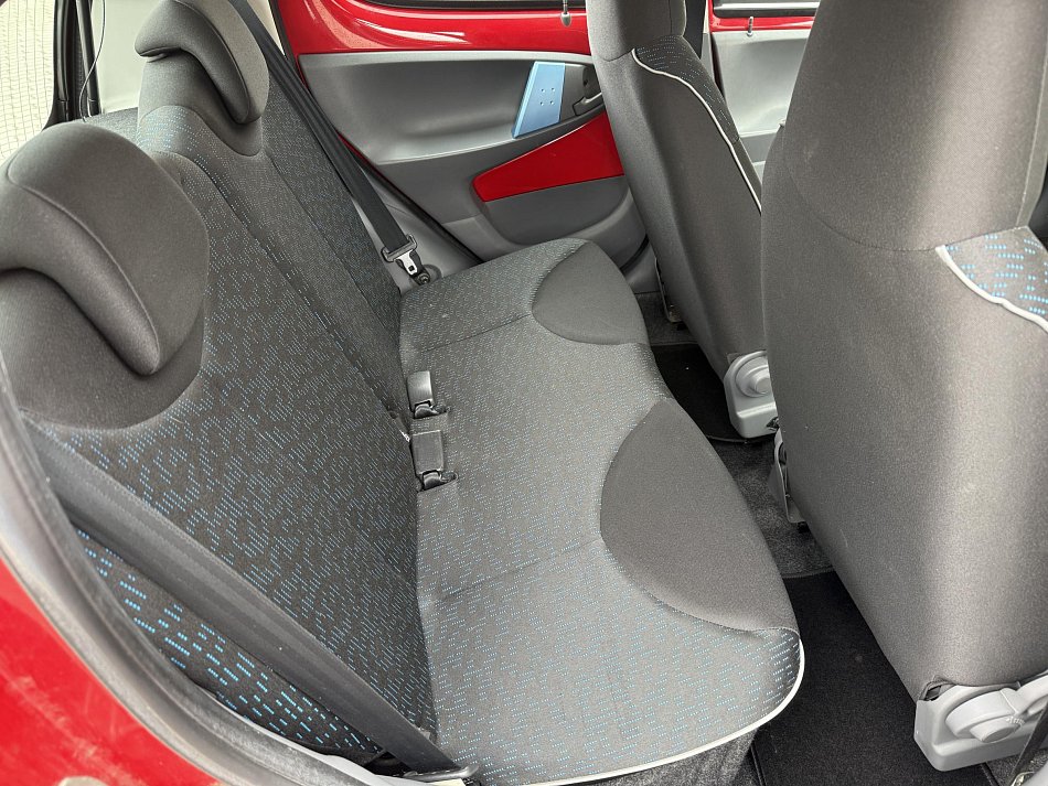 Peugeot 107 1.0 i 