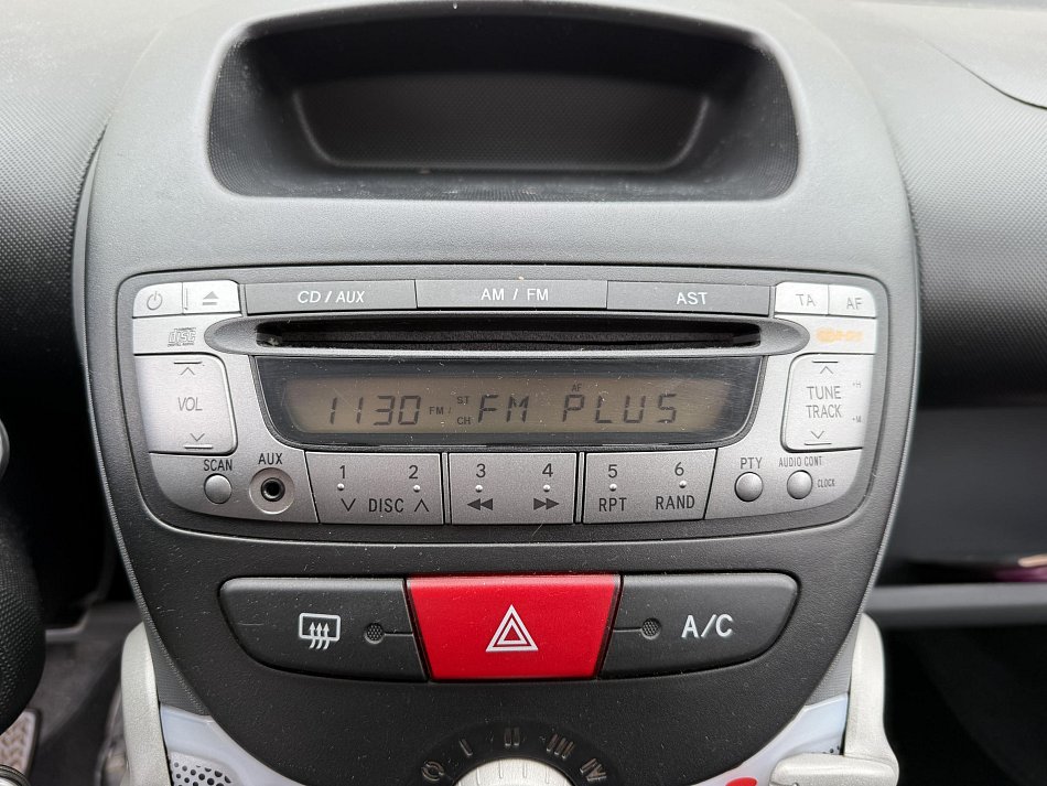 Peugeot 107 1.0 i 