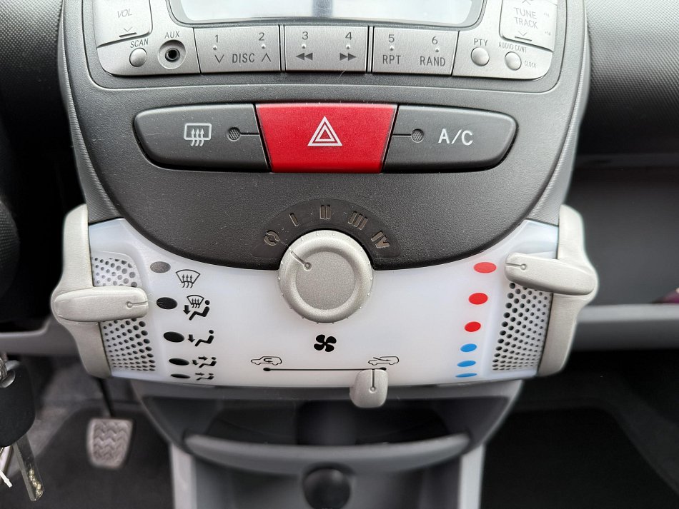Peugeot 107 1.0 i 