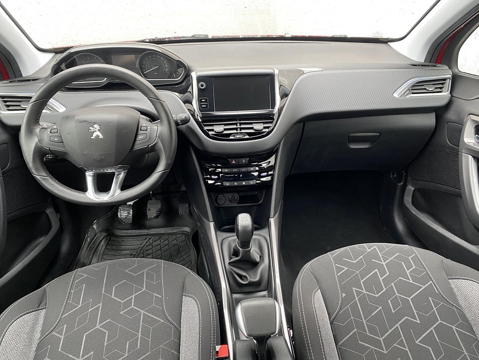 Peugeot 2008 1.2i 