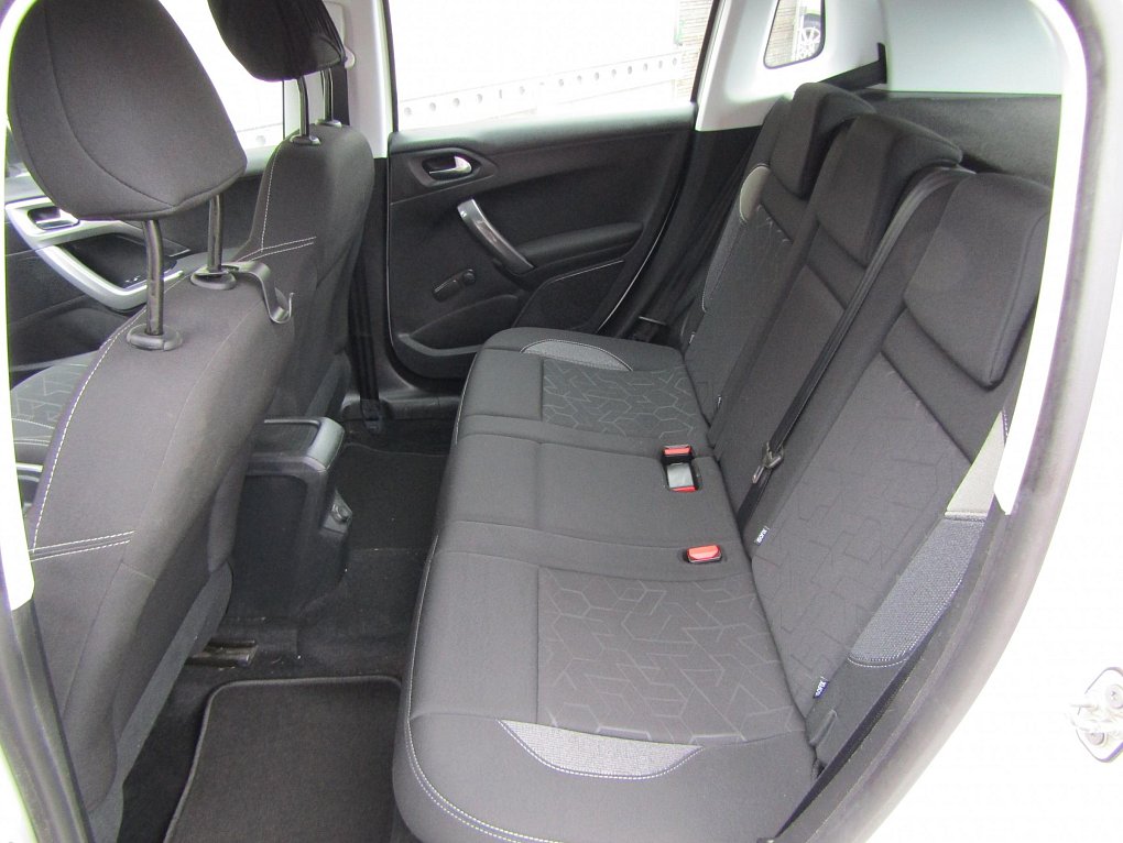 Peugeot 2008 1.2 i 