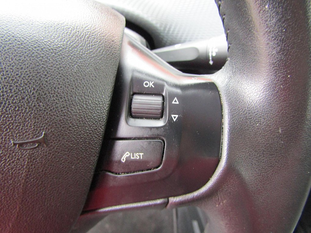 Peugeot 2008 1.2 i 