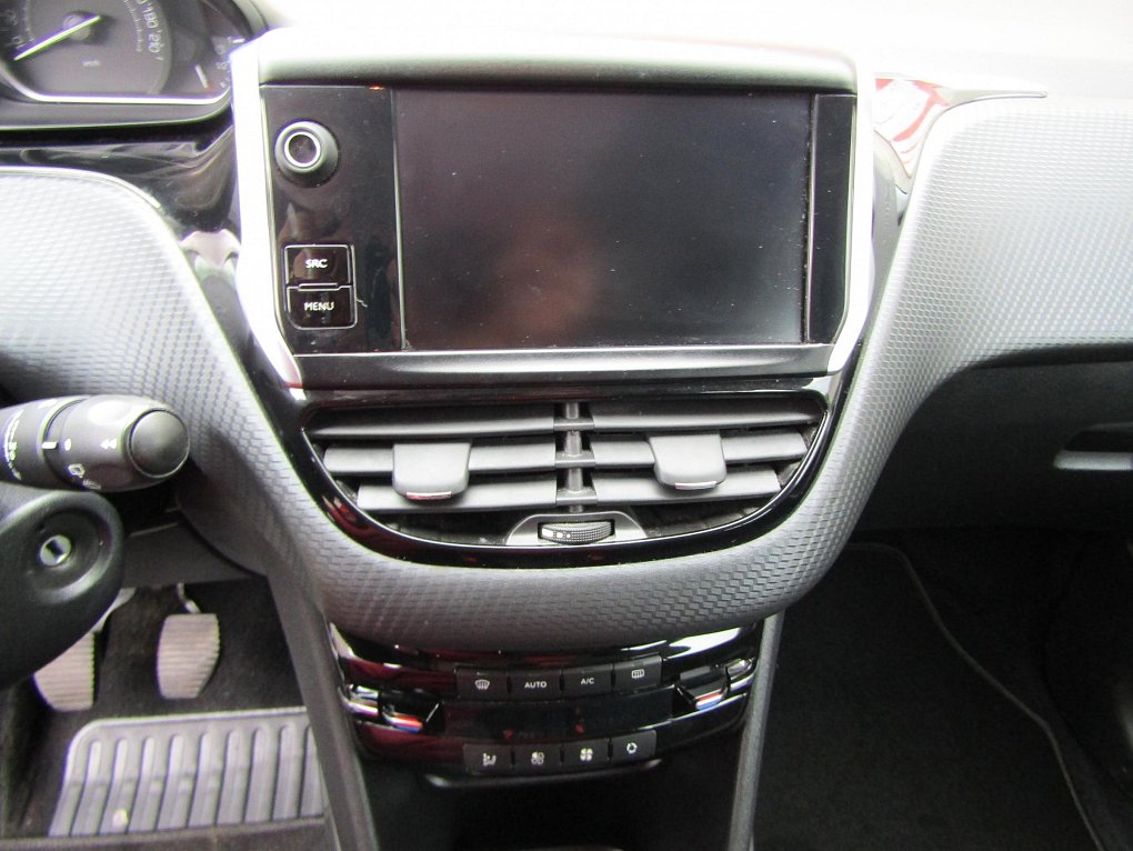 Peugeot 2008 1.2 i 