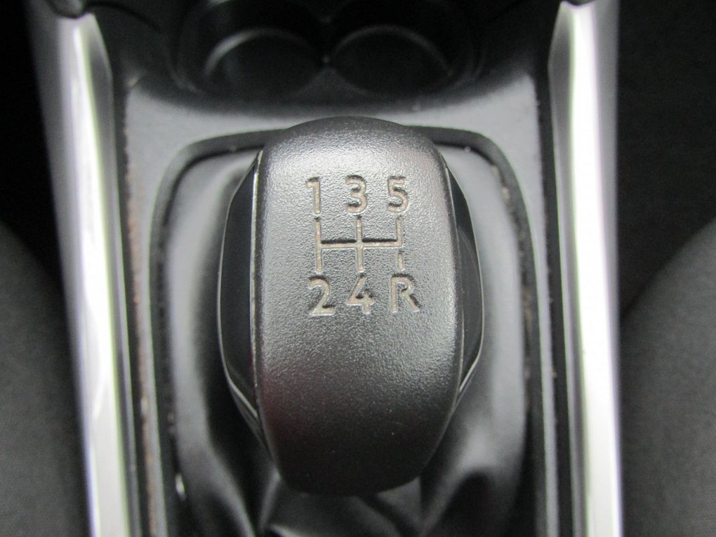 Peugeot 2008 1.2 i 
