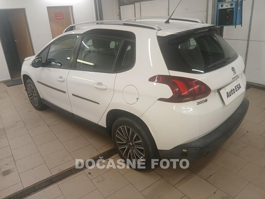 Peugeot 2008 1.2 i 
