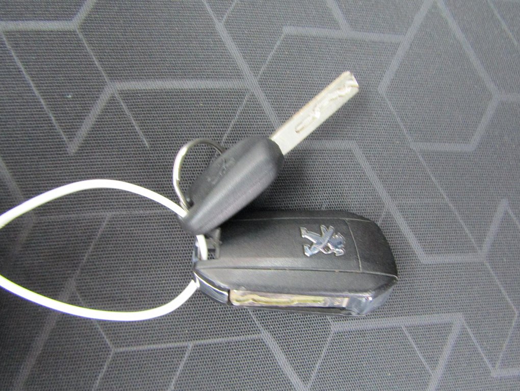 Peugeot 2008 1.2 i 