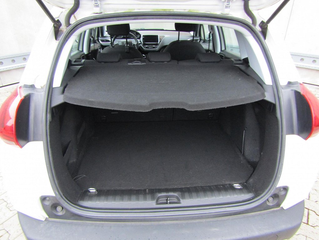 Peugeot 2008 1.2 i 