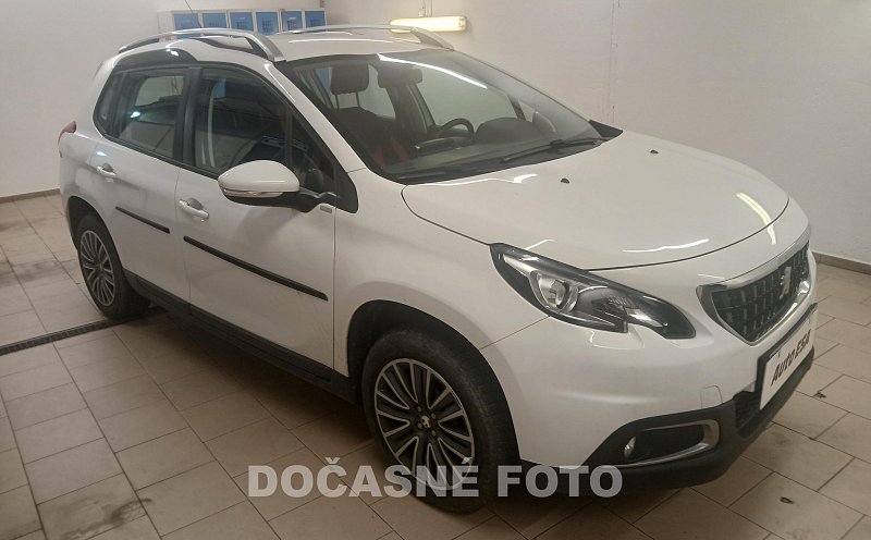 Peugeot 2008 1.2 i 