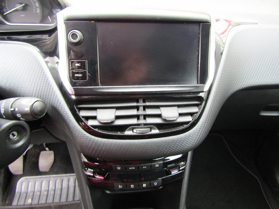 Peugeot 2008 1.2 i 