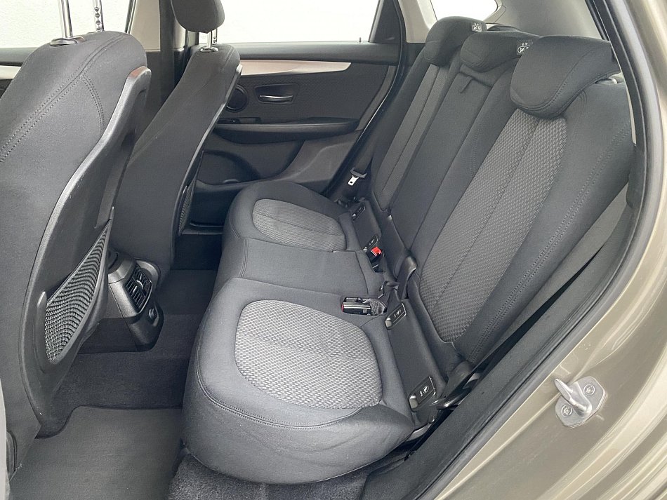 BMW Řada 2 2.0 D  218d