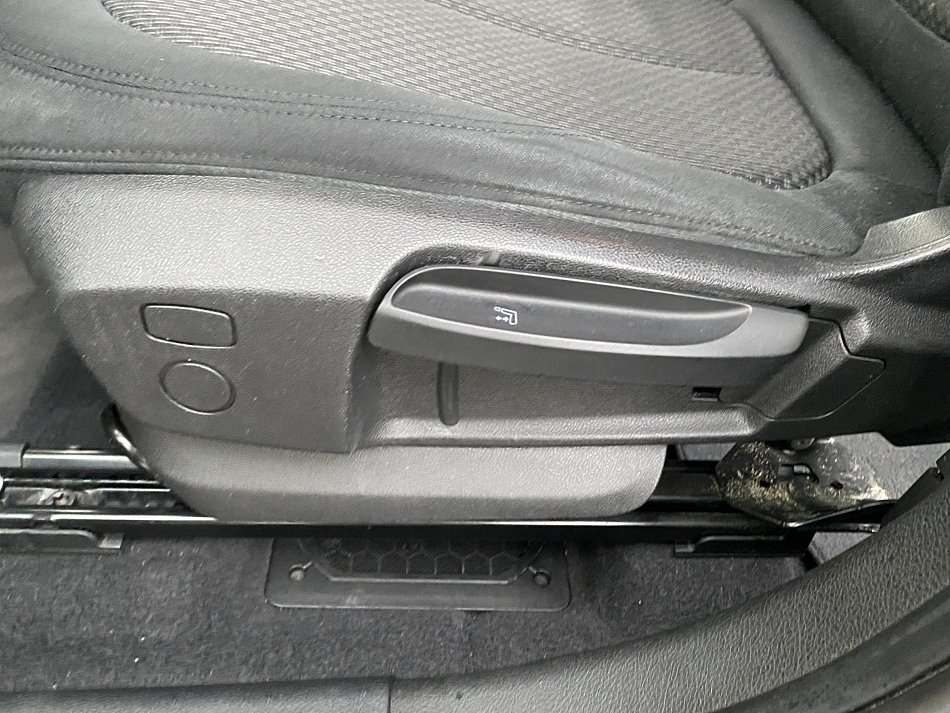 BMW Řada 2 2.0 D  218d