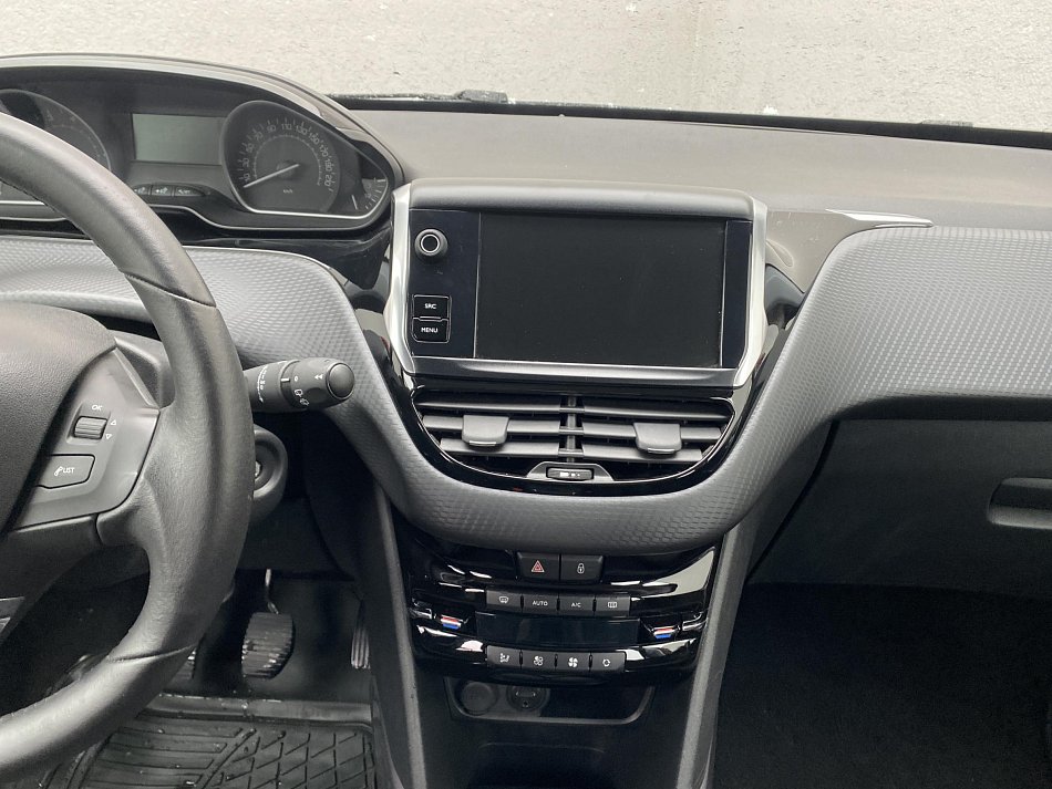 Peugeot 2008 1.2i 