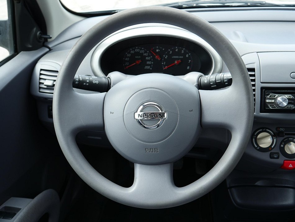 Nissan Micra 1.2i 