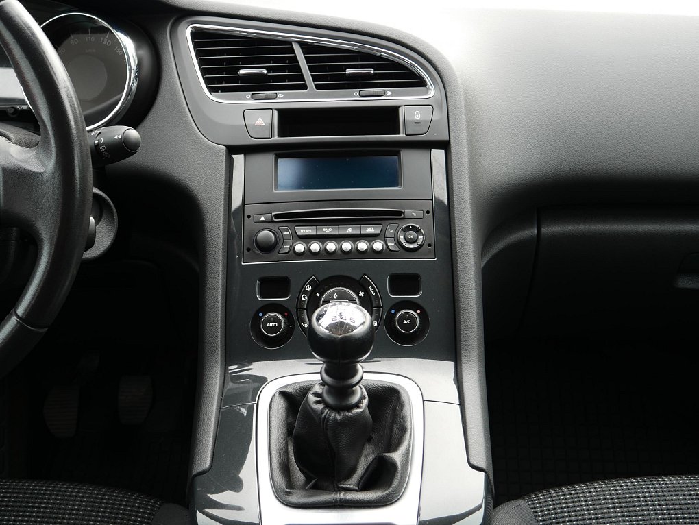 Peugeot 5008 1.2PT 