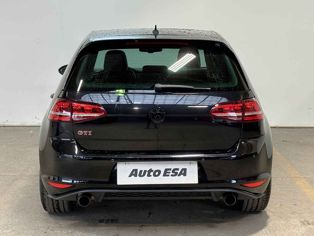 Volkswagen Golf 2.0 TFSi GTi
