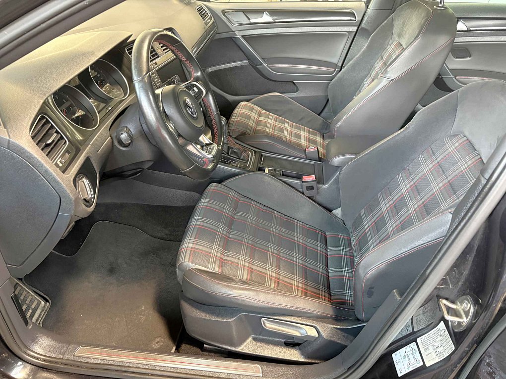 Volkswagen Golf 2.0 TFSi GTi