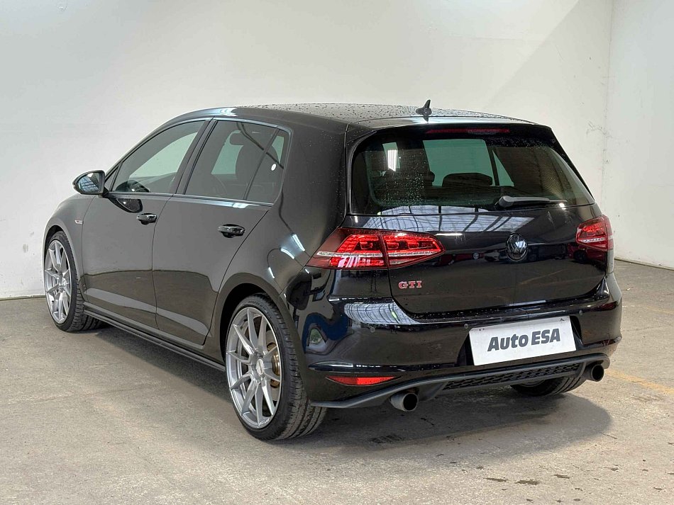 Volkswagen Golf 2.0 TFSi GTi