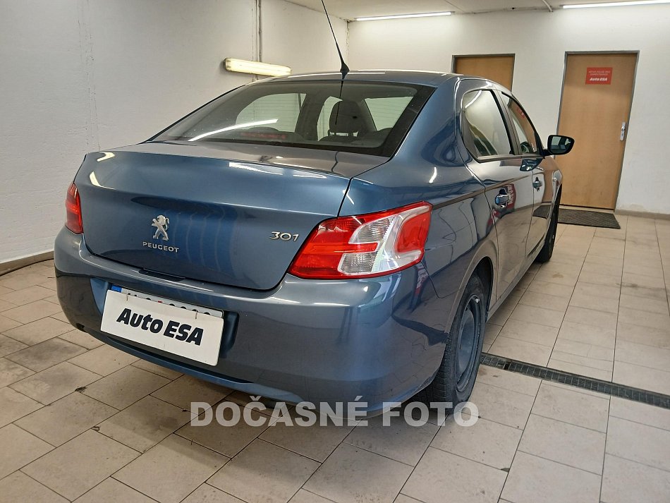Peugeot 301 1.2 i 