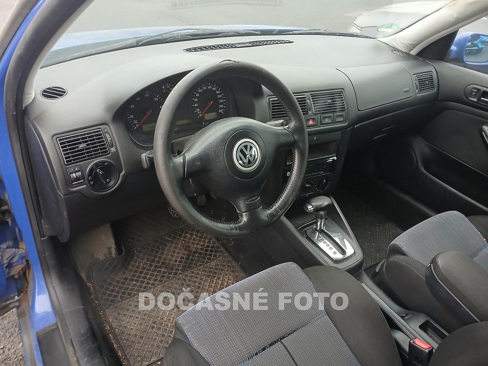 Volkswagen Golf 1.8i 