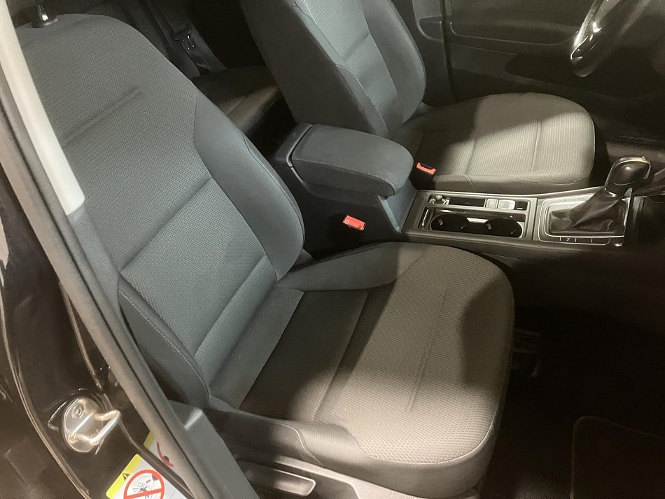 Volkswagen Golf 2.0 TDi 