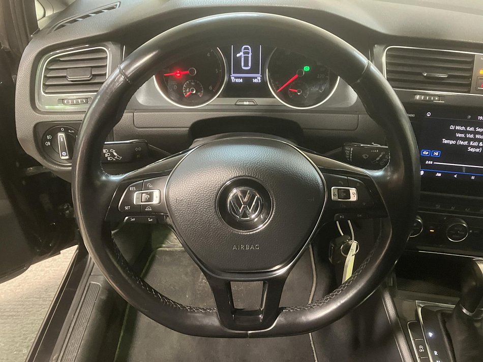 Volkswagen Golf 2.0 TDi 