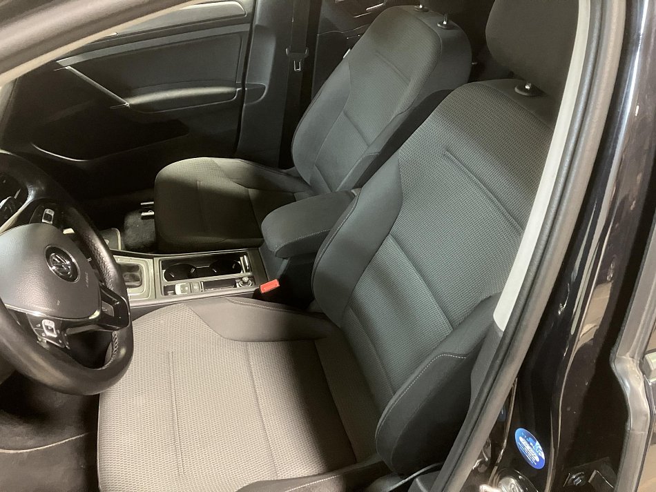 Volkswagen Golf 2.0 TDi 
