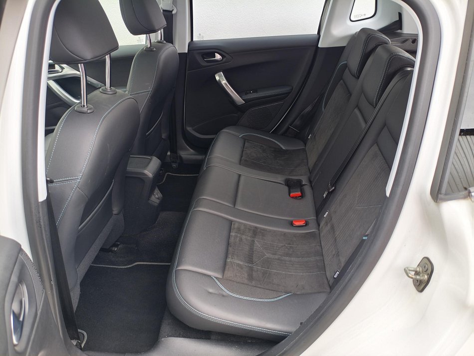 Peugeot 2008 1.2 PT Crossway