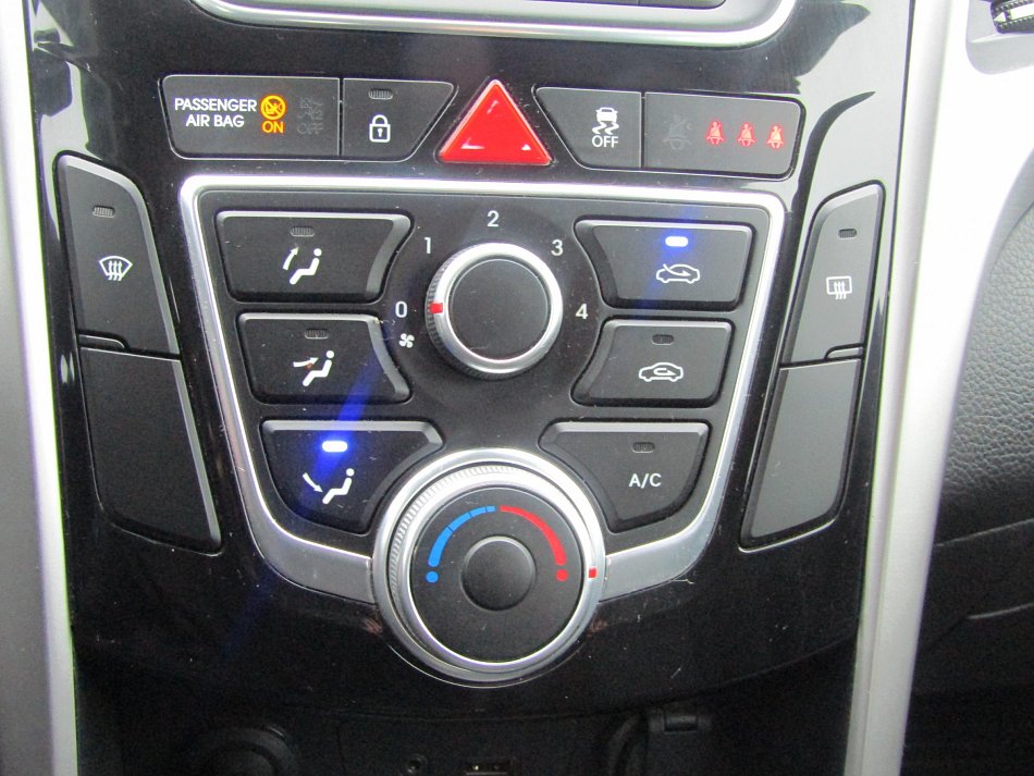 Hyundai I30 1.4i Trikolor