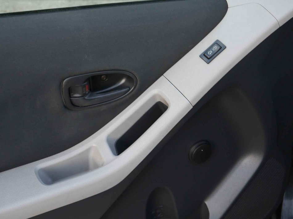 Toyota Yaris 1.0 i 