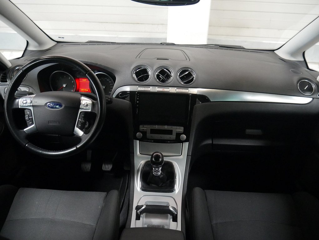 Ford S-MAX 2.5  7míst