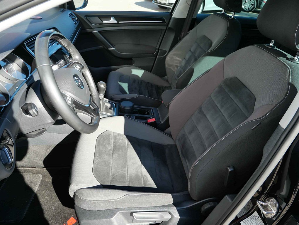 Volkswagen Golf 2.0 TDi Highline VII